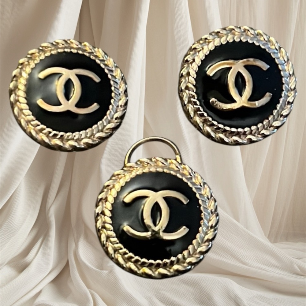 CHANEL GOLD & BLACK ENAMELED EARRINGS & PENDANT SET